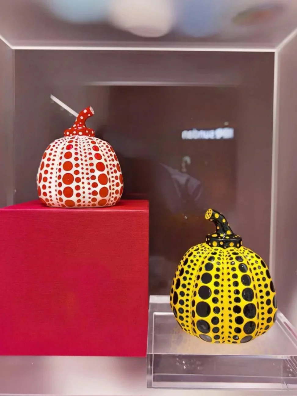 Kusama Yayoi تمثال اليقطين الف - مراجعة Interior Design Japan وسعره