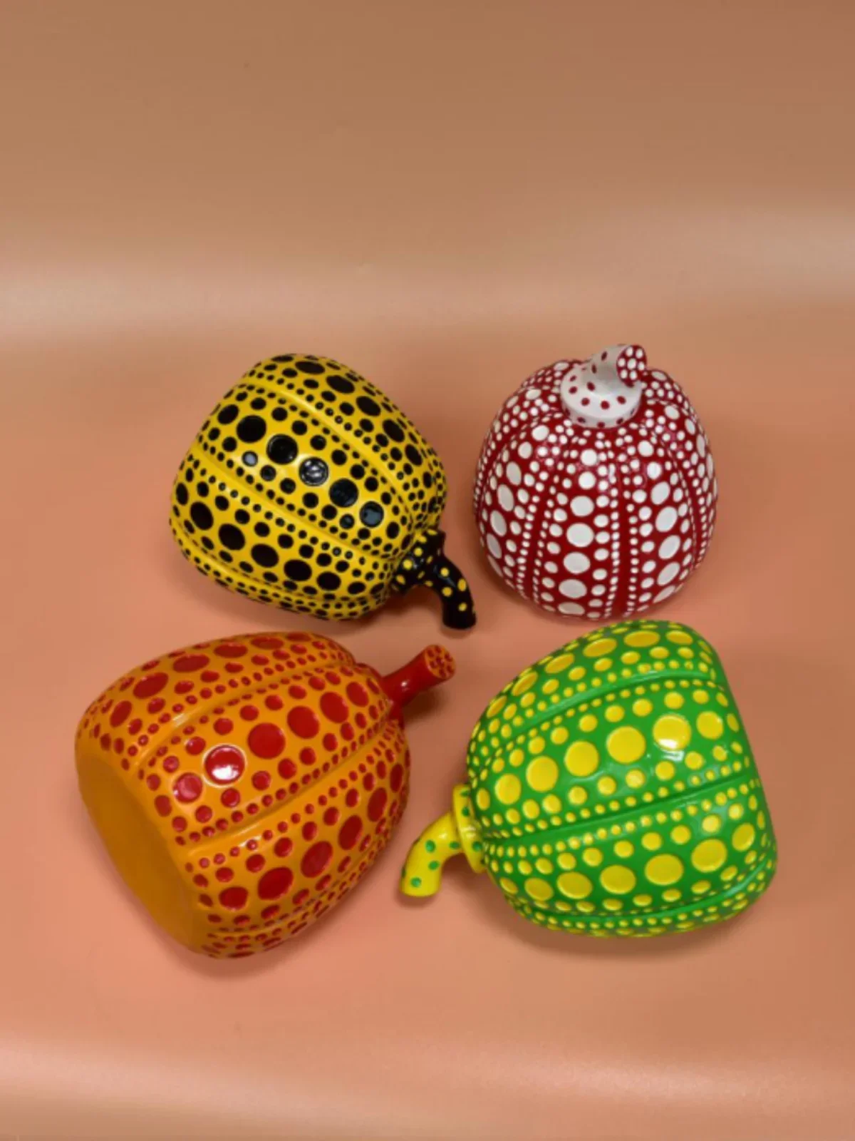 Kusama Yayoi تمثال اليقطين الف - مراجعة Interior Design Japan وسعره