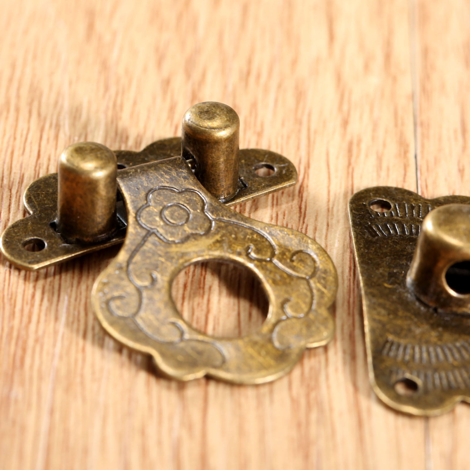 قفل صندوق مجوهرات خشبي عتيق ال - مراجعة Antique Brass Hook وسعره