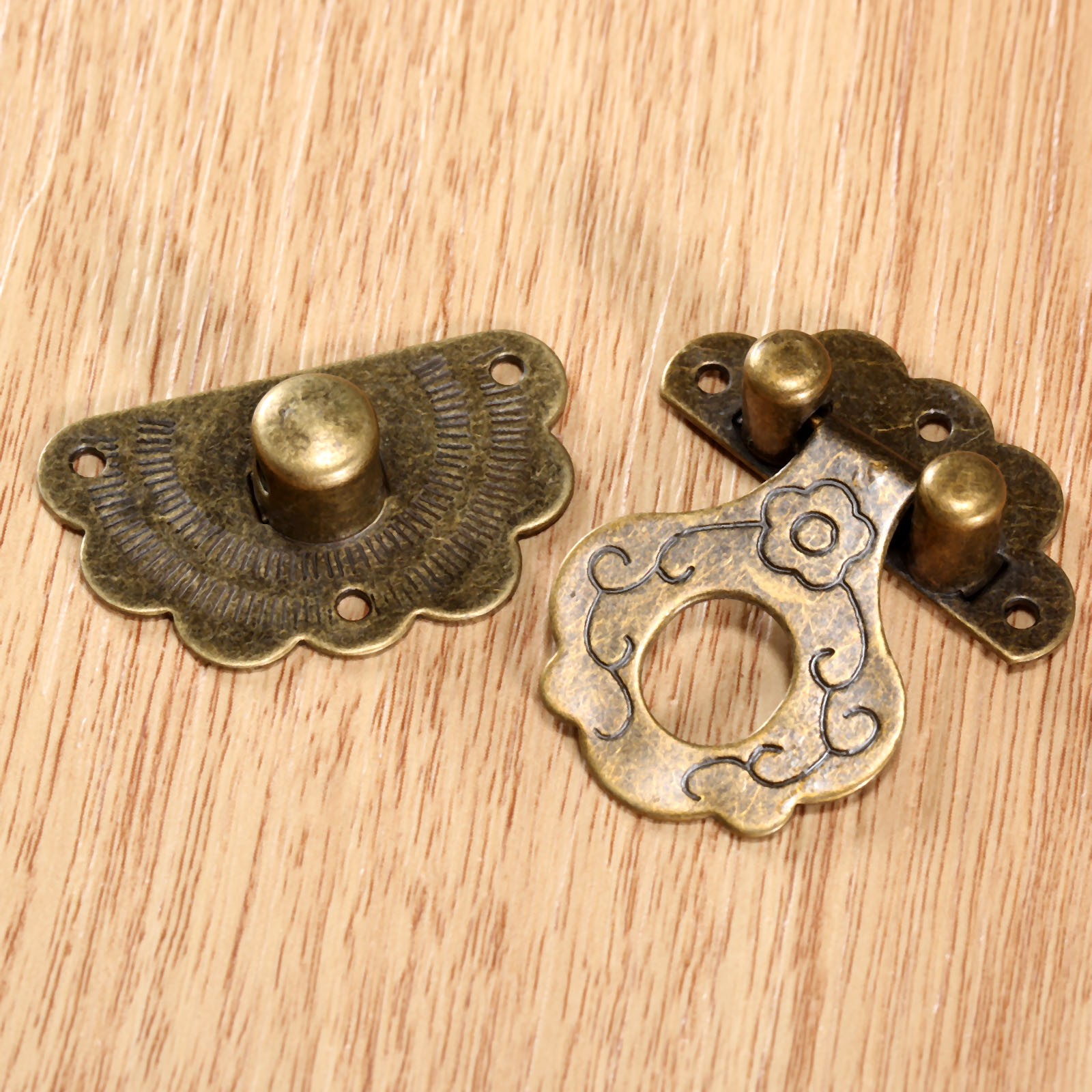 قفل صندوق مجوهرات خشبي عتيق ال - مراجعة Antique Brass Hook وسعره